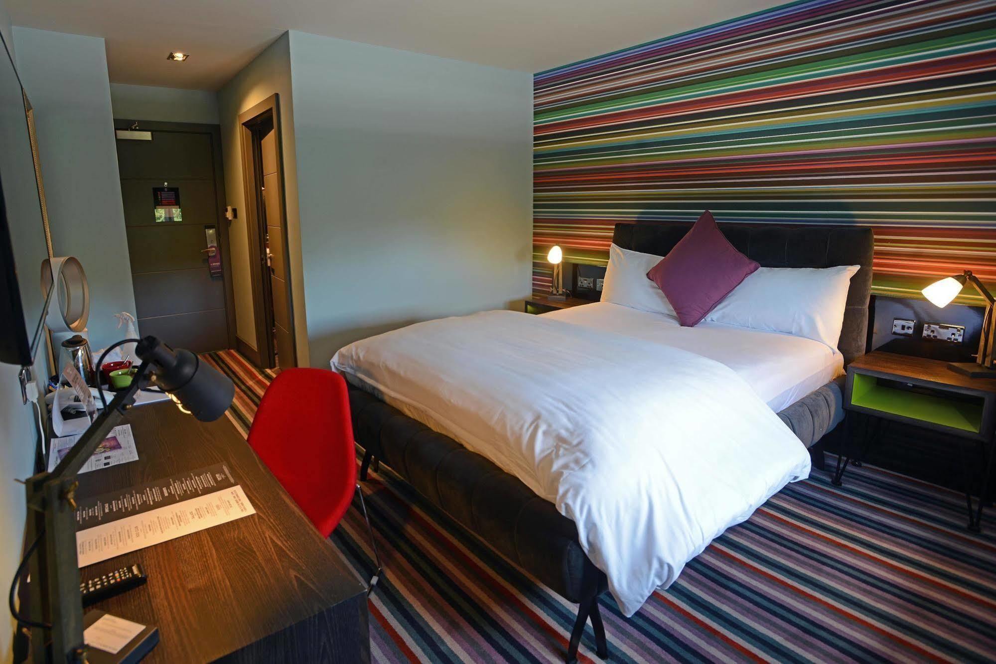 Hotel Village Wirral 3*