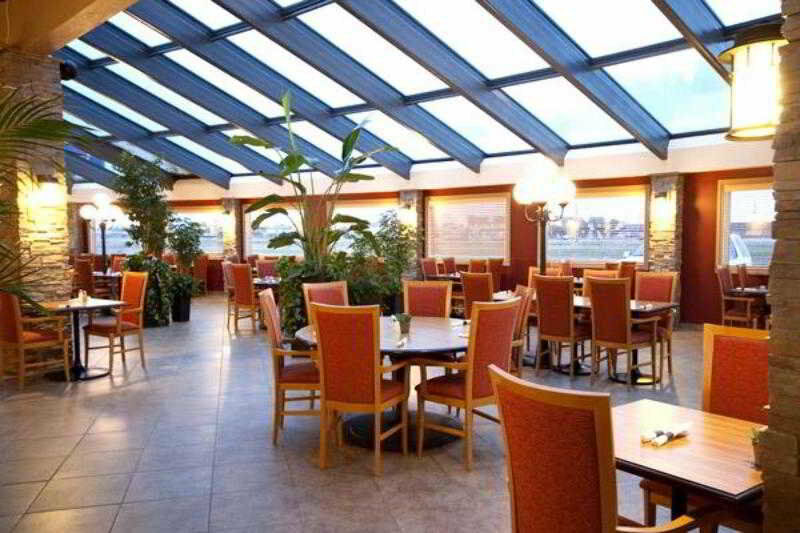 Village Wirral Hotel 3*